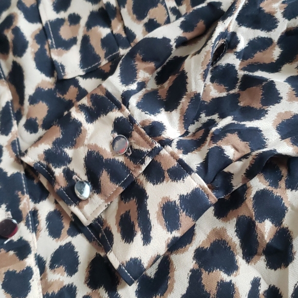 White House Black Market Animal Print Top - Picture 4 of 7